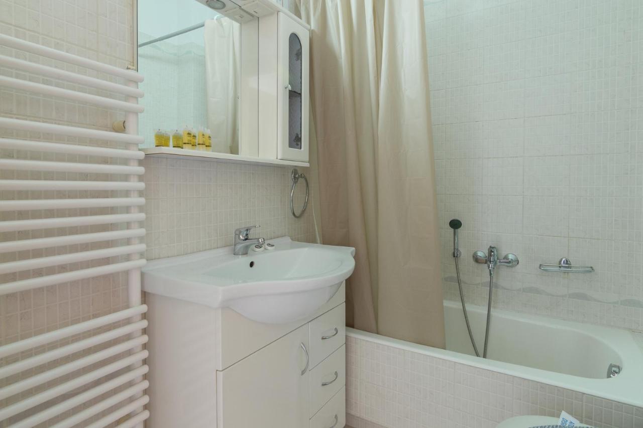 Comfort Apartment In Koukaki Athens Exterior photo